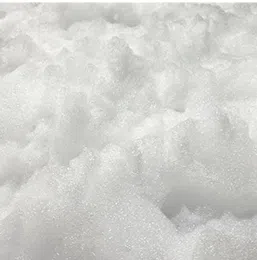 Mousse blanche pour une fête en mousse lors d’une soirée jeux vidéo