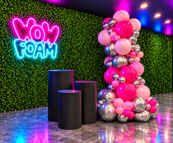 Mur de ballons décoratif sur mesure, assorti au thème ou aux couleurs de la fête en mousse.