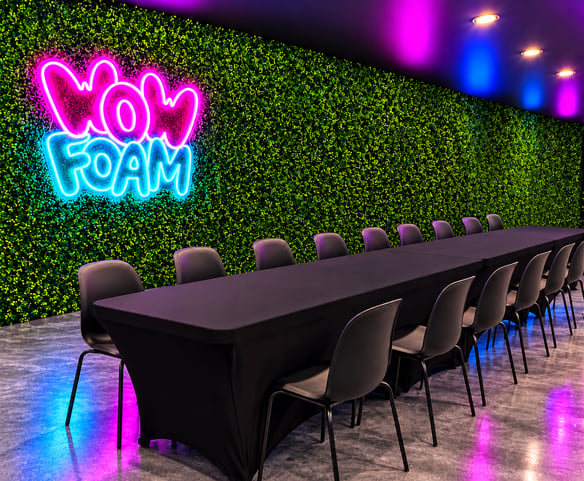 Full tablecloth for tables in assorted colors for event setup